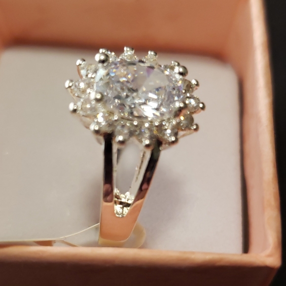 Engagement ring - Picture 5 of 5